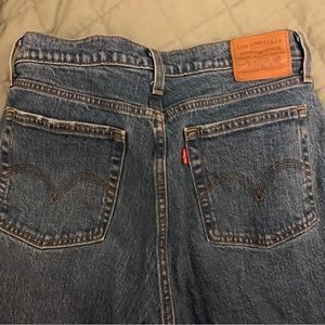 Levis Wedgie fit straight leg jeans